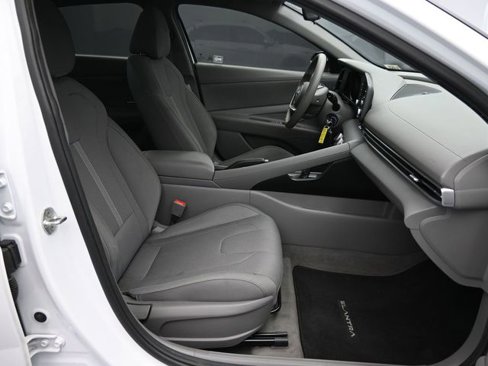 Used 2022 Hyundai Elantra SE image 44