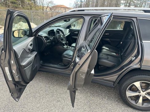 Used 2019 Jeep Cherokee Limited w/ Luxury Group image 30