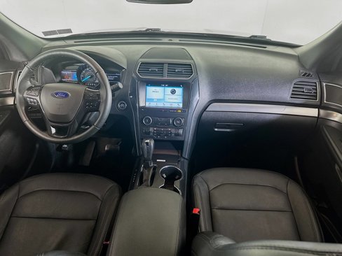 Used 2018 Ford Explorer XLT w/ Equipment Group 202A image 13