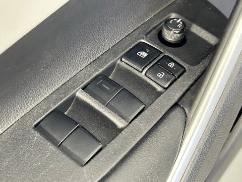 Used 2023 Toyota Corolla Cross L image 28