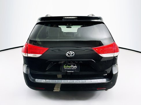 Used 2013 Toyota Sienna LE image 7
