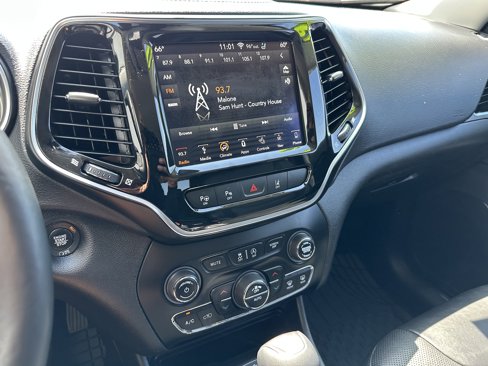 Used 2019 Jeep Cherokee Limited w/ Luxury Group image 25