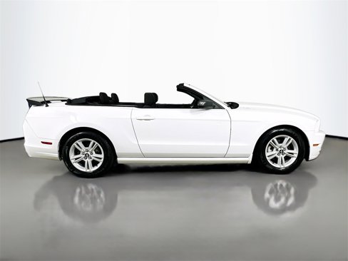 Used 2014 Ford Mustang Convertible image 8
