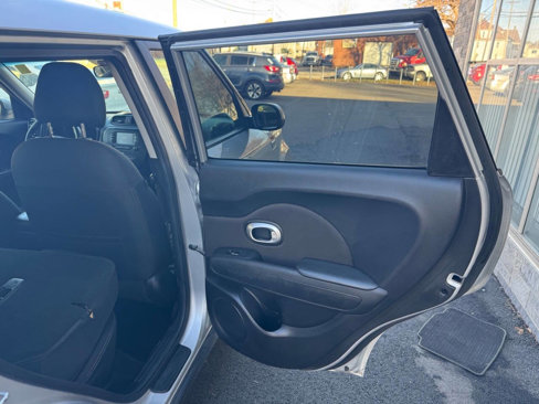 Used 2017 Kia Soul + image 20
