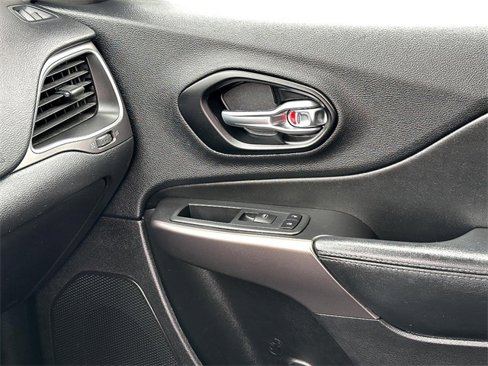 Used 2020 Jeep Cherokee Latitude image 23