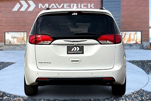Used 2019 Chrysler Pacifica Touring-L Plus w/ Tire & Wheel Group image 6