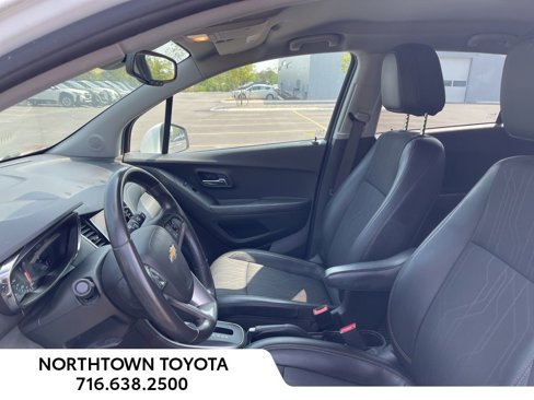 Used 2020 Chevrolet Trax LT w/ LT Convenience Package image 16