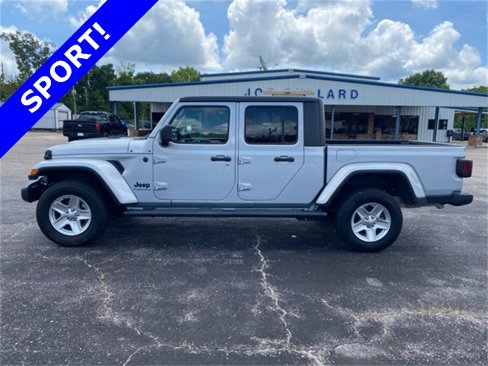 Used 2023 Jeep Gladiator Sport image 11
