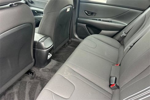Used 2025 Hyundai Elantra Sport image 12