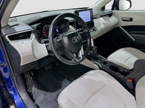 Used 2022 Toyota Corolla Cross LE image 9