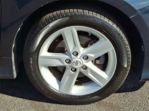 Used 2012 Toyota Camry L image 14