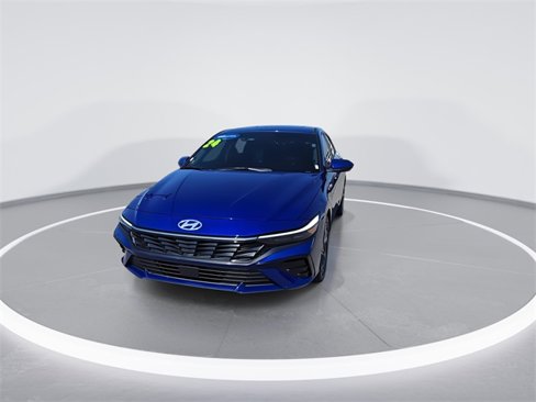 Used 2024 Hyundai Elantra SEL w/ Convenience Package image 3