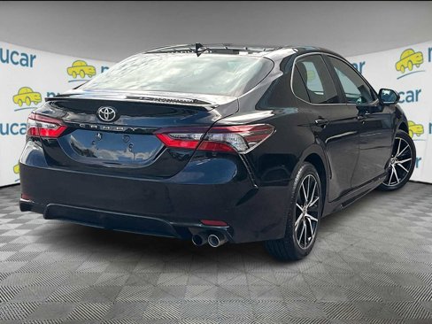 Used 2023 Toyota Camry SE image 6