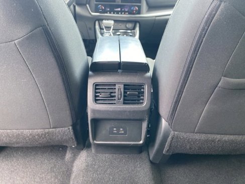 Used 2023 Nissan Rogue SV image 32
