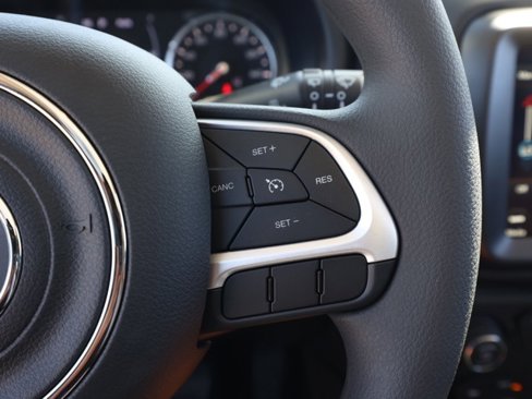 New 2023 Jeep Renegade Latitude w/ Sun & Fun Group image 27