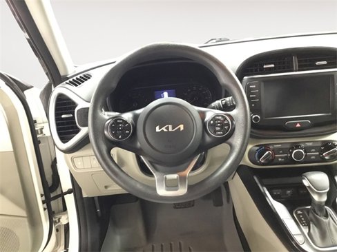 Used 2022 Kia Soul LX image 12