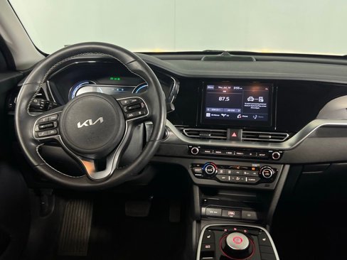 Used 2022 Kia Niro EX image 17