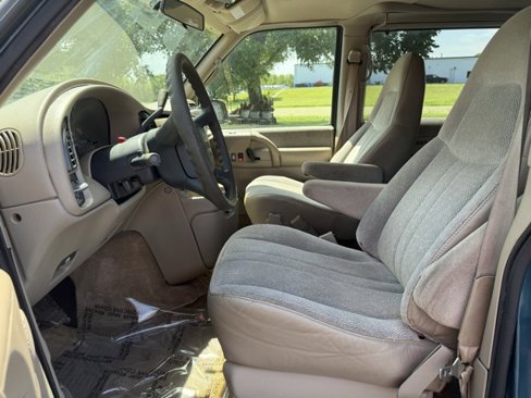 Used 1998 GMC Safari SLE image 12