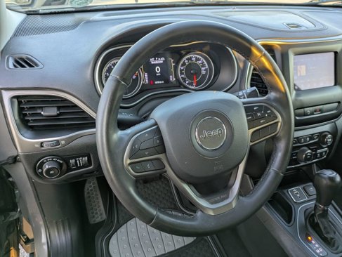 Used 2020 Jeep Cherokee Latitude Plus image 18