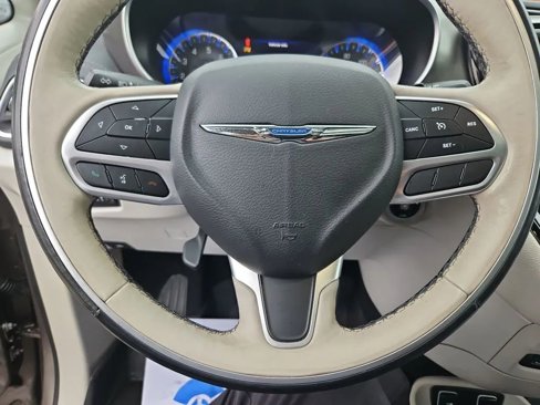 Used 2017 Chrysler Pacifica Limited w/ UConnect Theater Package image 14