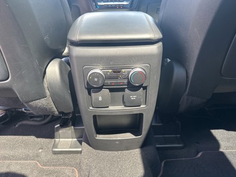 Used 2020 Ford Explorer Platinum w/ Premium Technology Package image 19