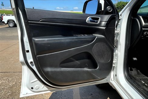 Used 2019 Jeep Grand Cherokee Altitude image 18