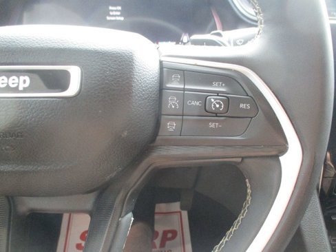 Used 2023 Jeep Grand Cherokee L Laredo image 12
