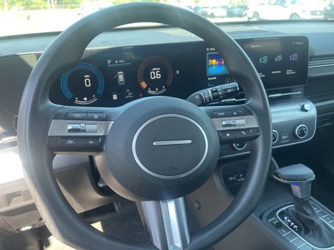 Used 2025 Hyundai Kona SE image 10
