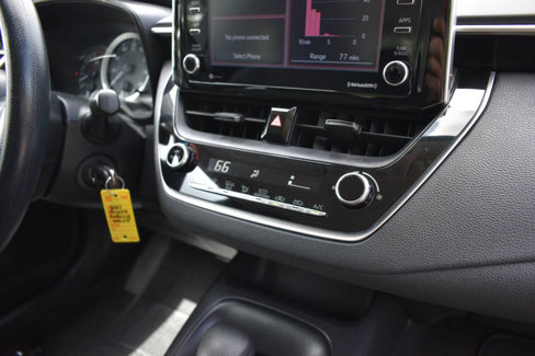 Used 2021 Toyota Corolla LE image 22