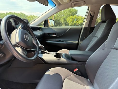 Used 2021 Toyota Venza LE w/ Carpet Mat Package (TMS) image 10
