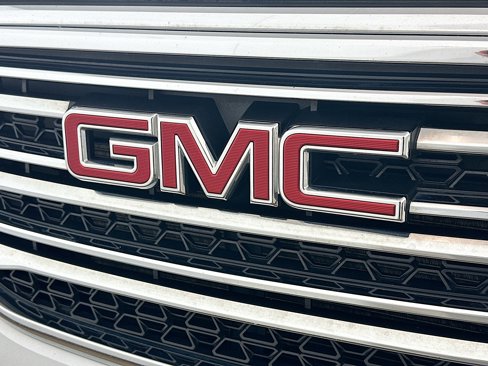 Used 2017 GMC Acadia SLE image 25