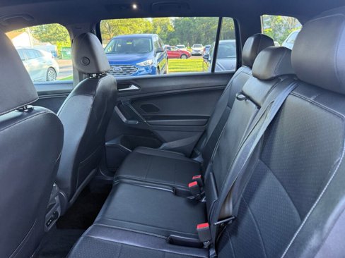 Used 2020 Volkswagen Tiguan SE R-Line w/ 3rd Row Seat Package image 25