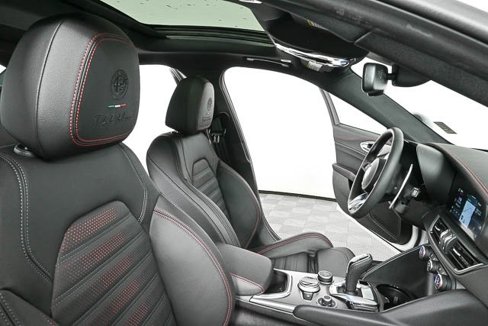 New 2025 Alfa Romeo Giulia w/ Driving Assist Package image 23