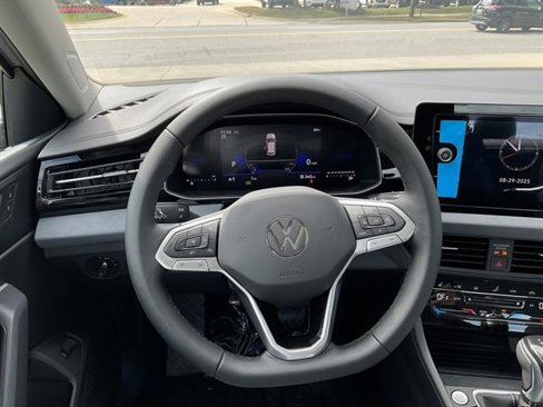 New 2025 Volkswagen Jetta SE image 5
