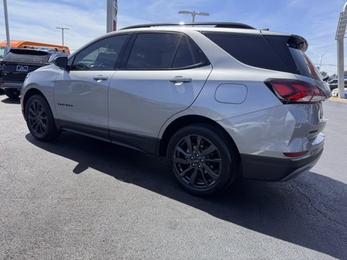 Used 2023 Chevrolet Equinox RS image 3