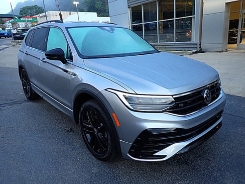 Used 2022 Volkswagen Tiguan SE R-Line image 10