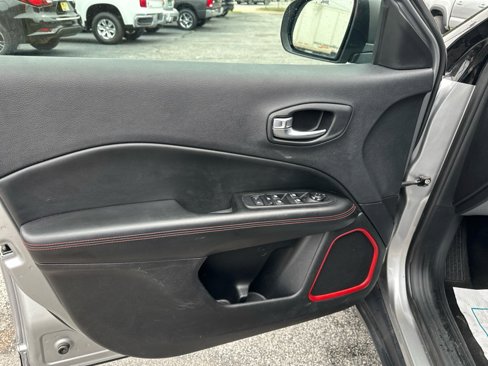 Used 2019 Jeep Compass Trailhawk image 14