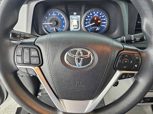 Used 2020 Toyota Sienna LE image 24