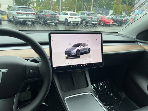 Used 2024 Tesla Model Y Long Range image 9