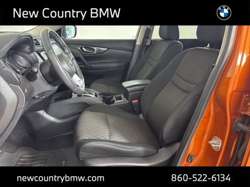 Used 2017 Nissan Rogue SV w/ SV Family Package image 16