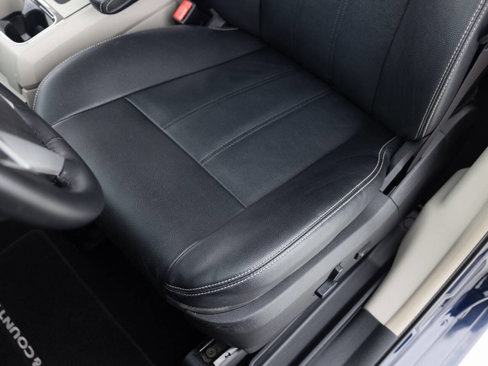 Used 2016 Chrysler Town & Country Touring image 21