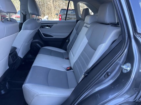 Used 2022 Toyota RAV4 XLE Premium image 13