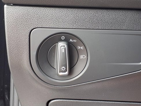 Used 2022 Volkswagen Tiguan SE image 17