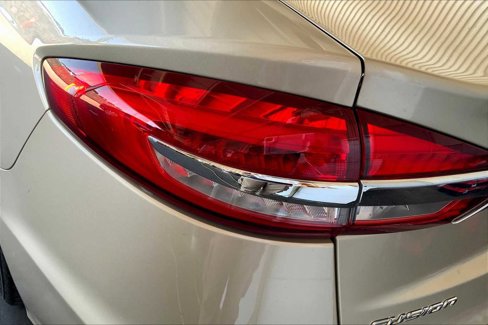 Used 2019 Ford Fusion SE image 27