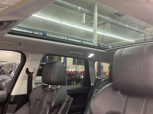 Used 2016 Land Rover Range Rover Sport SE image 14