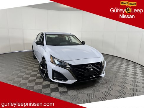 Used 2023 Nissan Altima 2.5 SR image 1