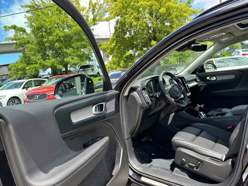 Used 2024 Volvo XC40 B5 Plus w/ Climate Package image 18