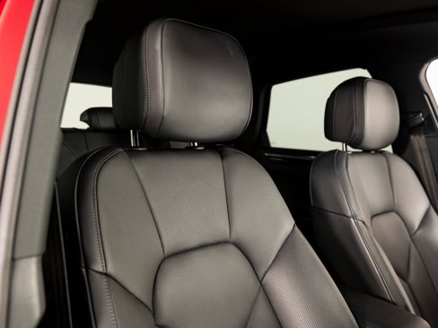 Certified 2025 Porsche Macan image 33