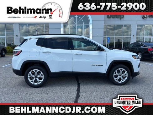New 2025 Jeep Compass Latitude image 1