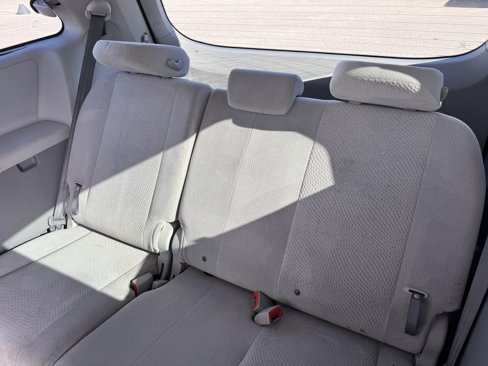 Used 2012 Toyota Sienna LE image 16